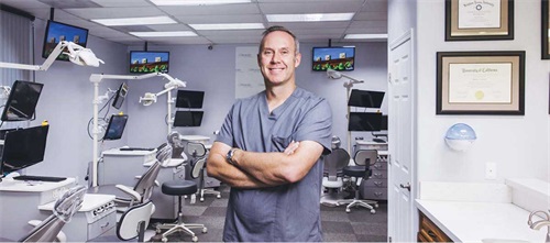 Office Visit: Dr. Brian Asbury This year’s Townie Choice Award cover profile winner transformed his San Diego practice with a hands-on renovation and a focus on simplicity. In this exclusive
Q&A, he shares his expertise in airway and early expansion cases and how he uses CBCT technology to achieve lifechanging results for young patients.